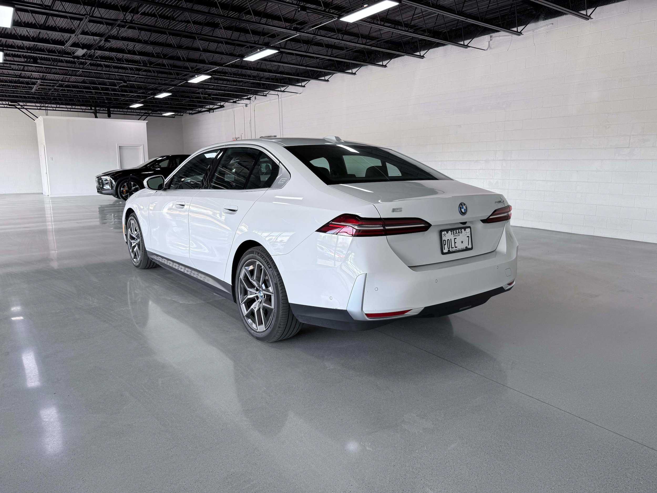 Used 2024 BMW i5 eDrive40i RWD image 4