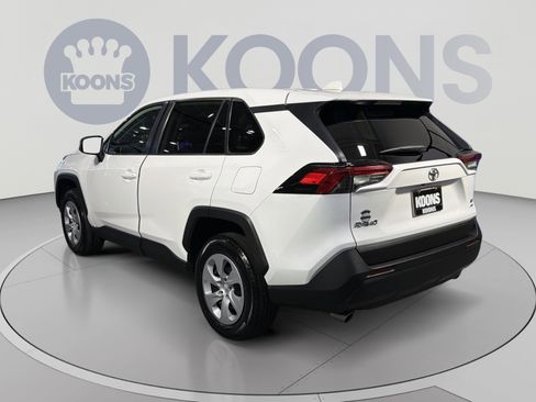Used 2024 Toyota RAV4 LE AWD/4WD image 4
