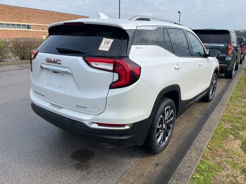 Used 2022 GMC Terrain SLT w/ Infotainment Package II image 3