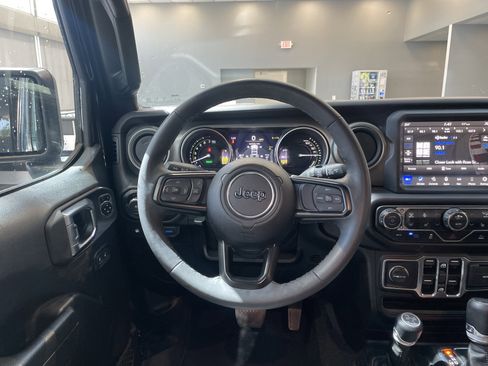 Used 2023 Jeep Wrangler Unlimited w/ Sun & Screen Package AWD/4WD image 23