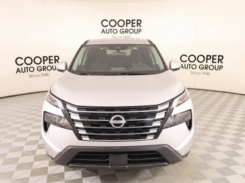 Used 2025 Nissan Rogue SV FWD image 8