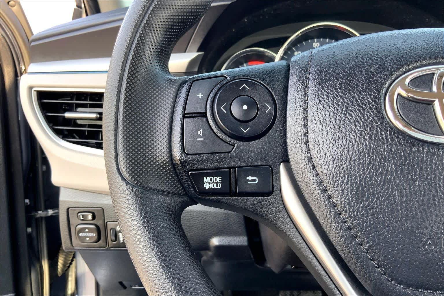 Used 2015 Toyota Corolla LE FWD image 23