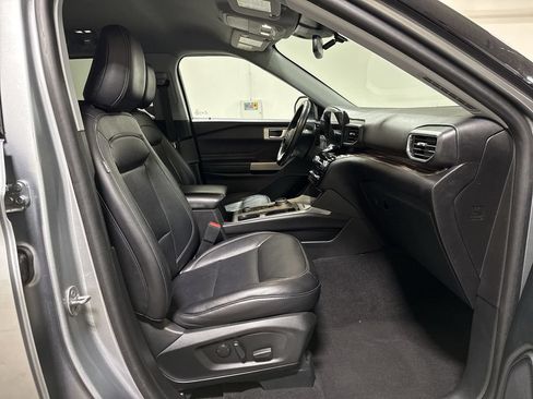 Used 2023 Ford Explorer Limited AWD/4WD image 22