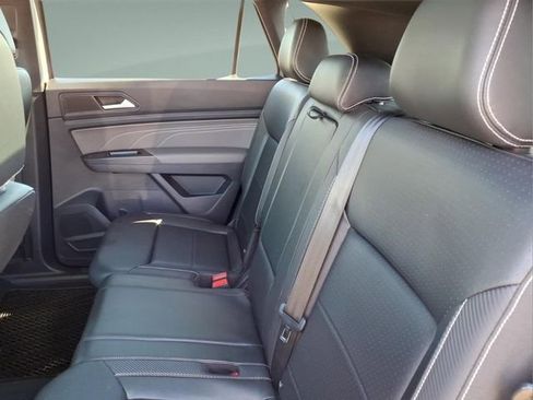 Used 2021 Volkswagen Atlas Cross Sport SE w/ Panoramic Sunroof Package FWD image 17