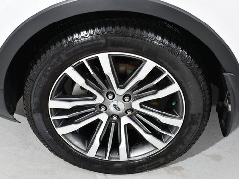 Used 2017 Ford Explorer Platinum image 25