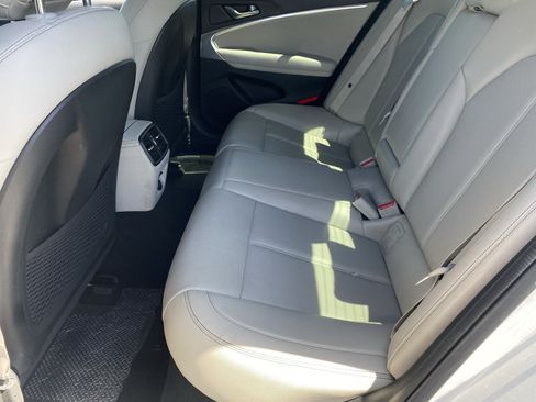Used 2022 Genesis G70 2.0T RWD image 14