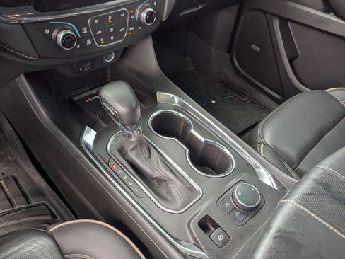 Used 2023 Chevrolet Traverse Premier FWD image 19