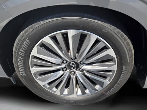 Used 2025 INFINITI QX80 Sensory AWD/4WD image 32