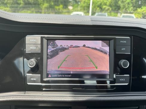 Used 2024 Volkswagen Jetta SE image 11