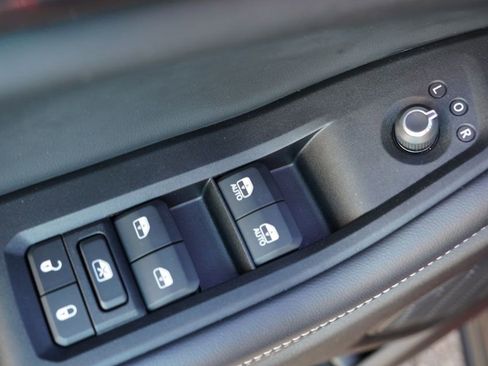 Certified 2023 Jeep Grand Cherokee Laredo w/ Luxury Tech Group I image 21