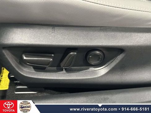 Used 2025 Toyota Camry SE w/ Convenience Package FWD image 19