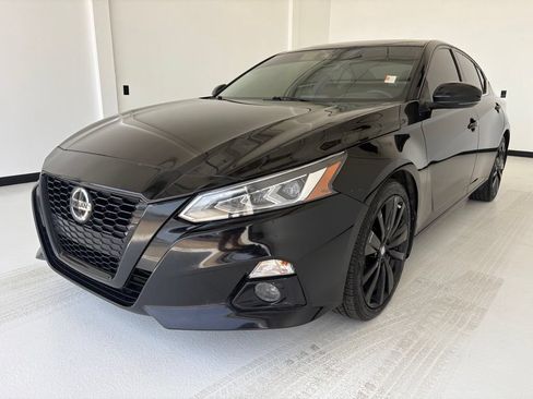 Used 2022 Nissan Altima 2.5 SR w/ Midnight Edition Package FWD image 16