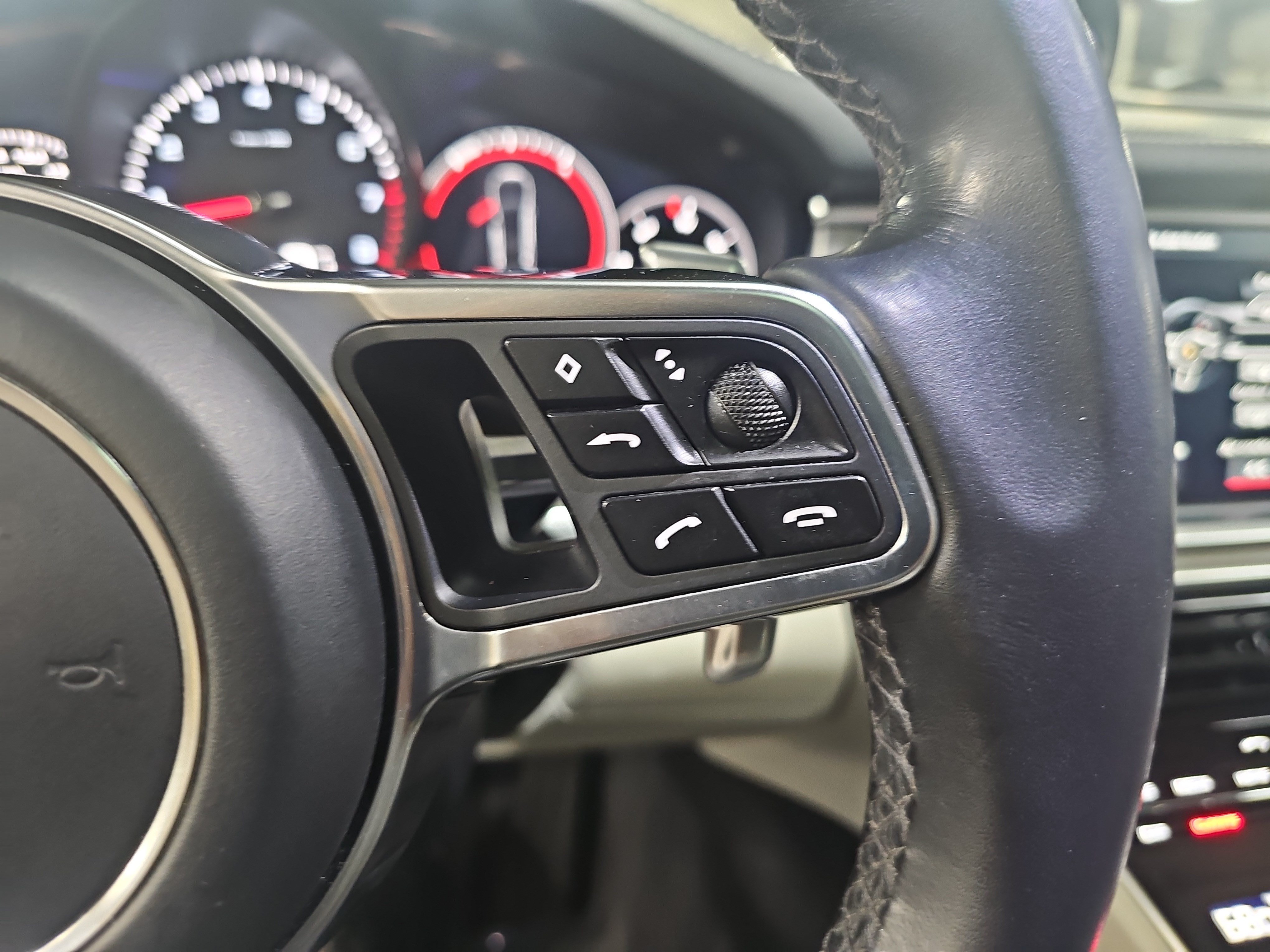 Used 2018 Porsche Panamera 4 AWD/4WD image 18