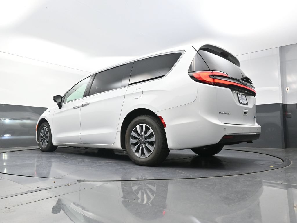 Used 2024 Chrysler Pacifica Limited FWD image 28