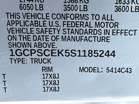 Used 2025 Chevrolet Colorado LT RWD image 32