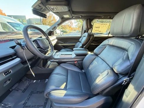 New 2025 Lincoln Navigator Reserve w/ Jet Appearance Package image 15