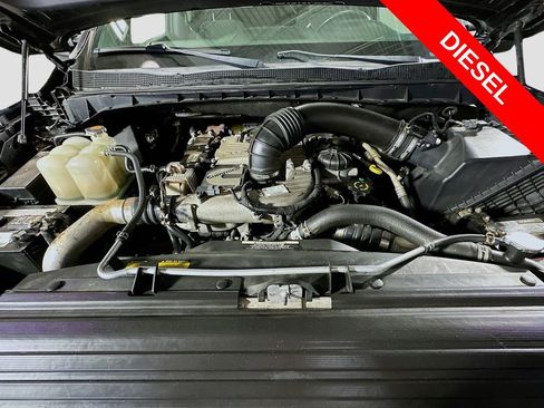 Used 2018 Nissan Titan SV w/ SV Convenience Package image 29