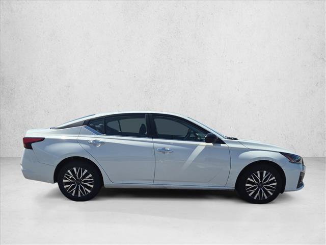 Used 2025 Nissan Altima 2.5 SV AWD/4WD image 4