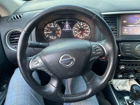 Used 2019 Nissan Pathfinder SV FWD image 18