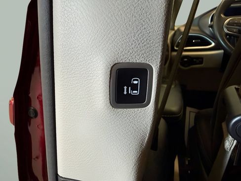 Used 2023 Chrysler Voyager LX FWD image 18