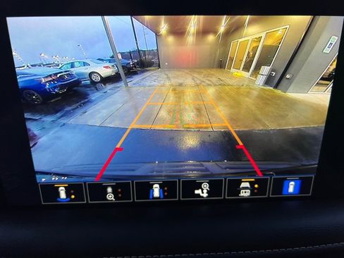 Used 2024 GMC Yukon XL SLT image 31