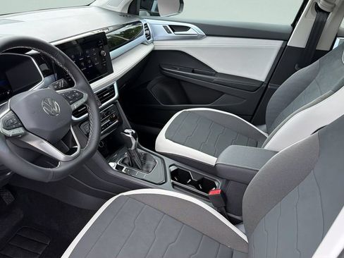 New 2026 Volkswagen Taos SE FWD image 28