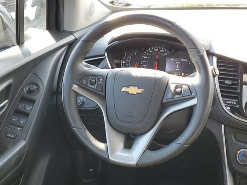 Used 2022 Chevrolet Trax LT w/ LT Convenience Package AWD/4WD image 22
