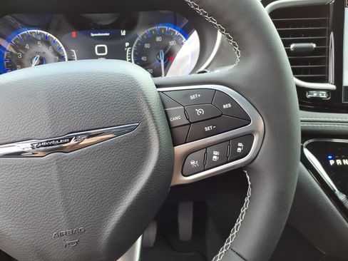 New 2026 Chrysler Pacifica Select image 11