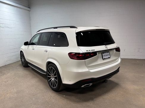 Used 2024 Mercedes-Benz GLS 450 4MATIC image 9