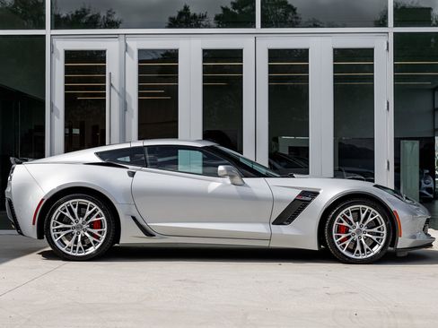 Used 2015 Chevrolet Corvette Z06 w/ 2LZ Preferred Equipment Group image 5