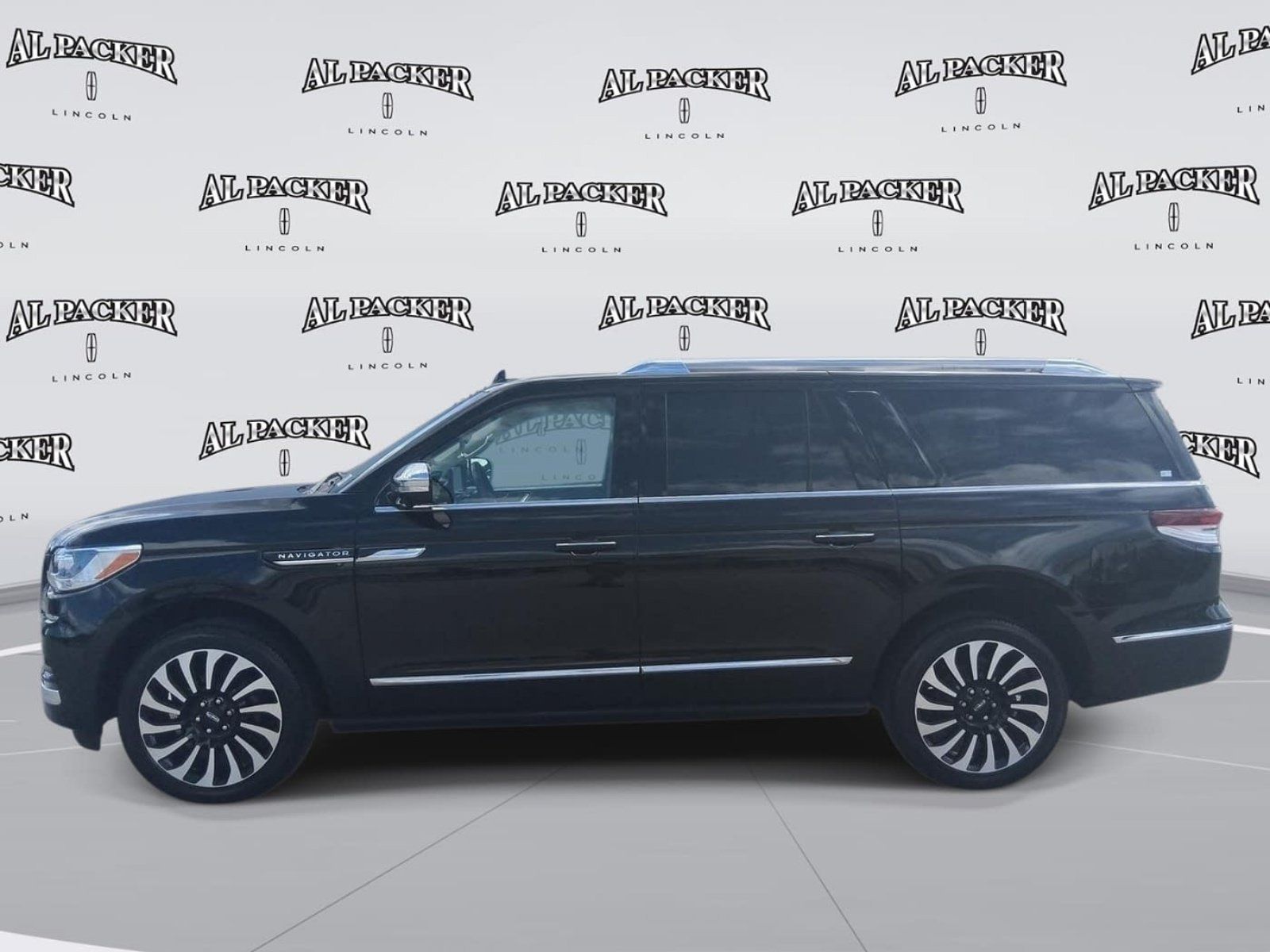 Certified 2024 Lincoln Navigator L Black Label AWD/4WD image 2