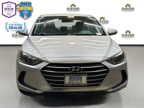 Used 2017 Hyundai Elantra SE image 2
