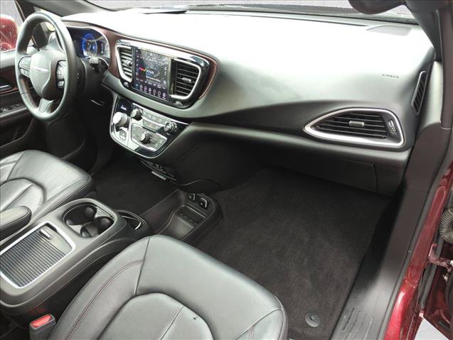 Used 2020 Chrysler Pacifica Touring-L FWD image 22