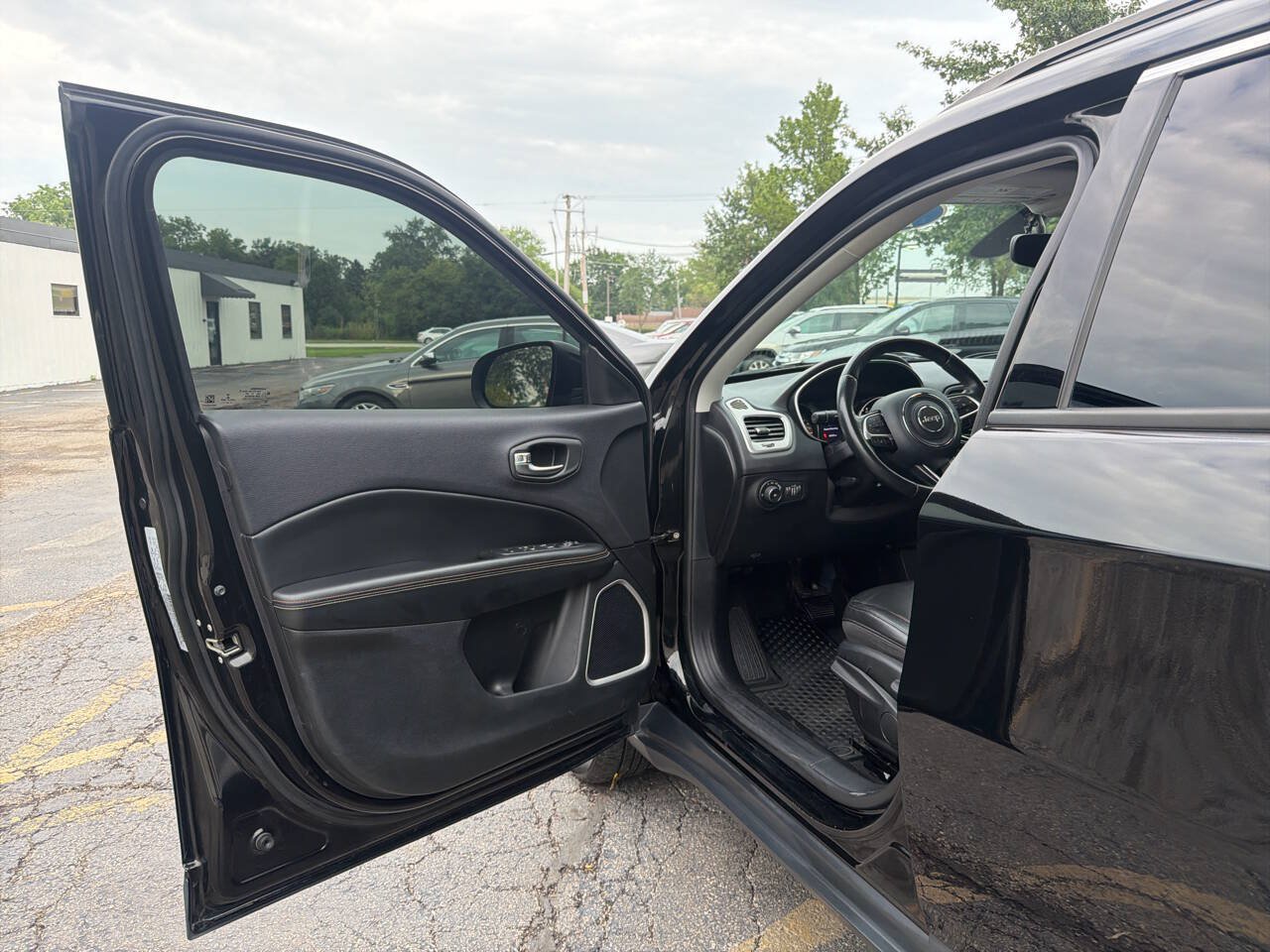 Used 2018 Jeep Compass Latitude w/ Cold Weather Group FWD image 21