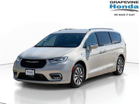 Used 2021 Chrysler Pacifica Limited w/ Uconnect Theater Family Group image 1