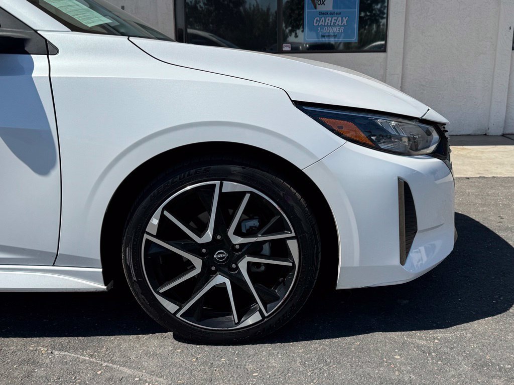 Used 2025 Nissan Sentra SR FWD image 2