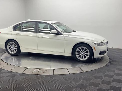 Used 2018 BMW 320i Sedan w/ Convenience Package image 9