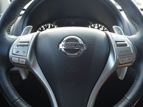 Used 2016 Nissan Altima 2.5 SR w/ LED Appearance Package FWD image 9
