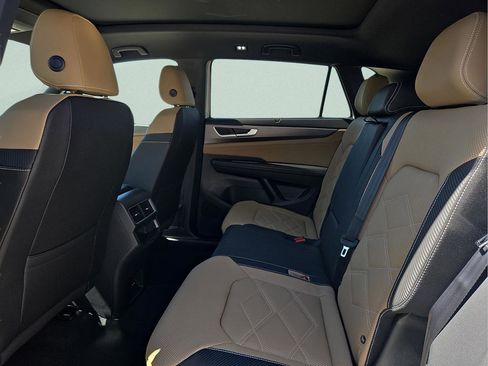 New 2026 Volkswagen Atlas Cross Sport SE FWD image 10