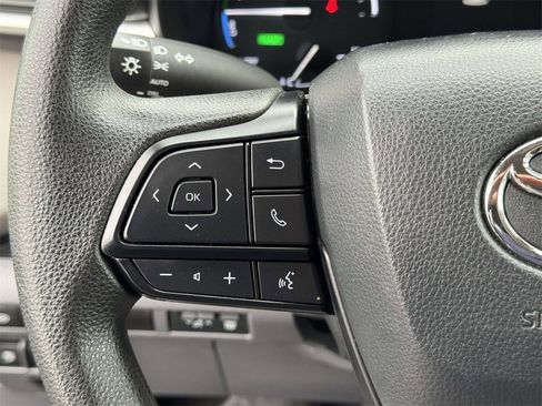 Used 2024 Toyota Sienna LE image 10