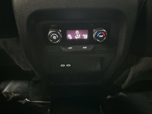 Used 2025 Chevrolet Traverse Z71 AWD/4WD image 25