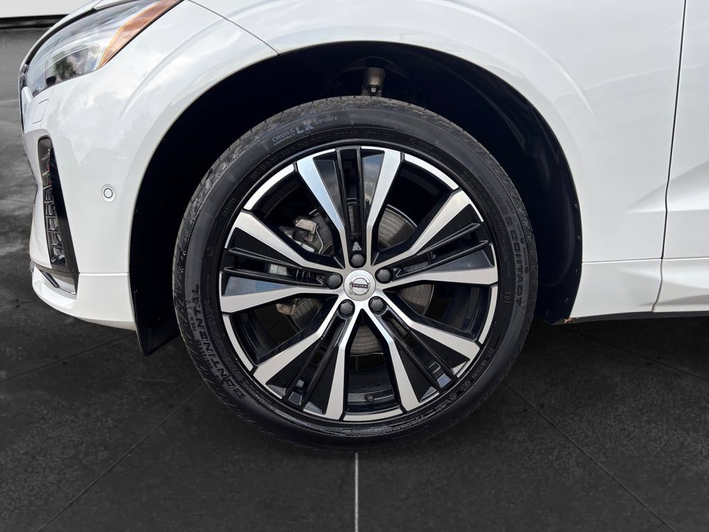 Used 2024 Volvo XC60 B5 Plus w/ Protection Package Premier AWD/4WD image 9