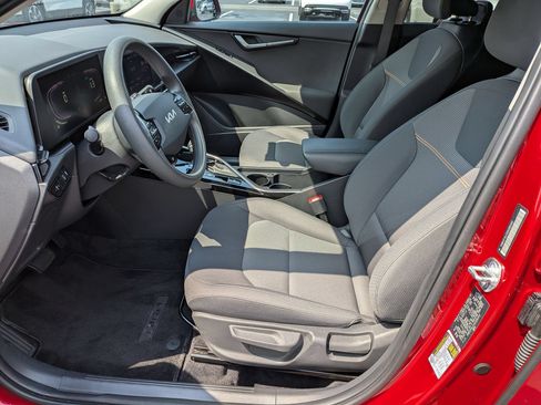 Used 2025 Kia Niro LX FWD image 14