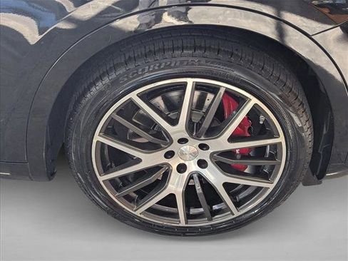 Used 2018 Maserati Levante S GranLusso image 23