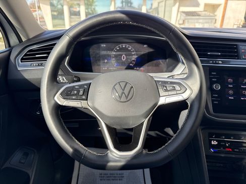 Used 2022 Volkswagen Tiguan SE image 14