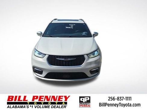 Used 2021 Chrysler Pacifica Pinnacle AWD/4WD image 1