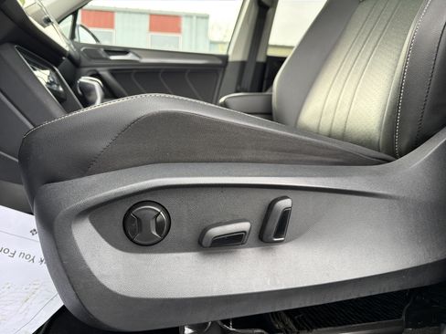 Certified 2022 Volkswagen Tiguan SE w/ Panoramic Sunroof Package image 25