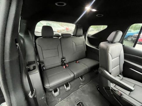 Used 2024 Chevrolet Traverse RS image 22