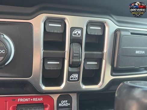 Used 2022 Jeep Gladiator Rubicon w/ Cold Weather Group AWD/4WD image 11