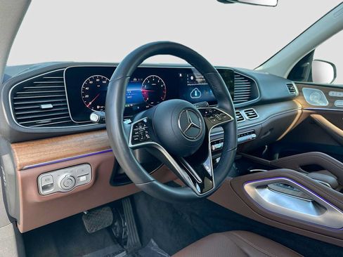 Used 2025 Mercedes-Benz GLE 350 4MATIC w/ AMG Line Exterior image 9